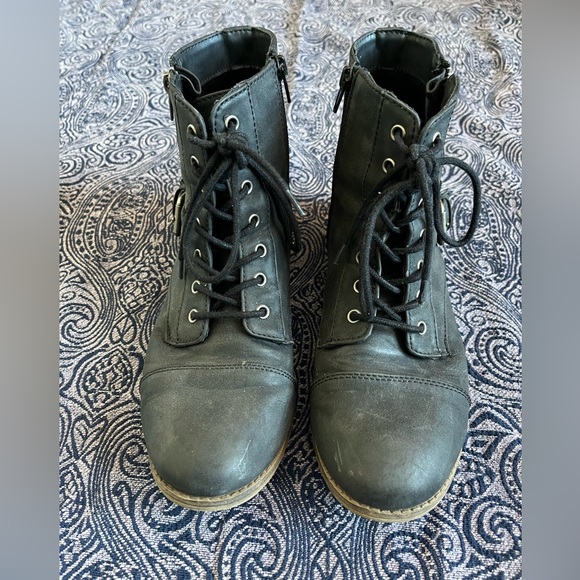 Vegan leather ankle boot - Picture 2 of 7